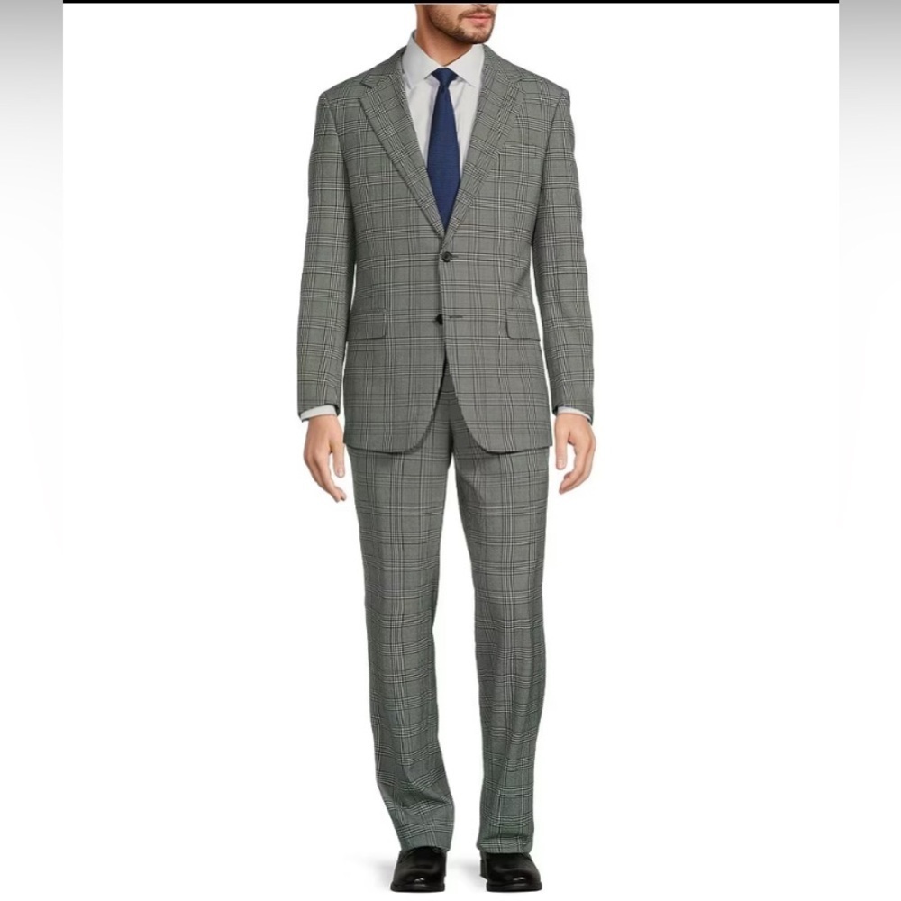 Hickey Freeman Classic two piece suit, 100% Wool like new, pants no pleats 36/30